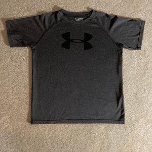 Youth Under Armour Shirt - size youth XL
